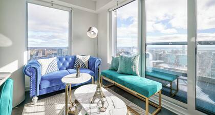 Stunning 2Bed2Bath Suite with Lake and CN Tower View in Downtown Toronto