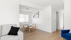 Interior - Villa Burra - Pet Friendly - 5 Mins Walk to the Beach (Culburra Beach)