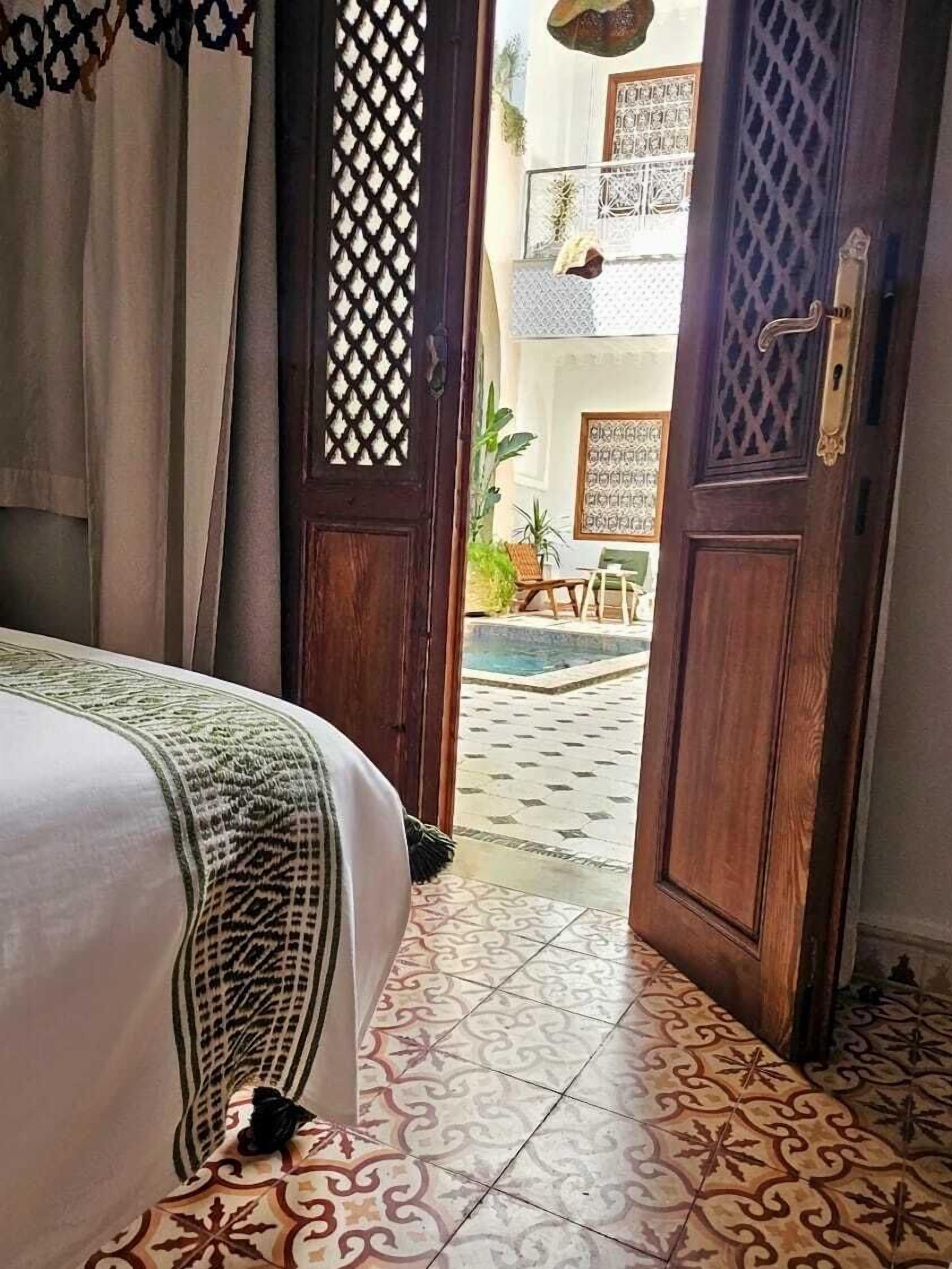 Chambre Deluxe Double ou avec lits jumeaux | Espace de travail pour ordinateur portable, rideaux occultants