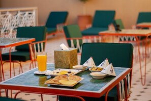Desayuno típico de la región gratuito y diario