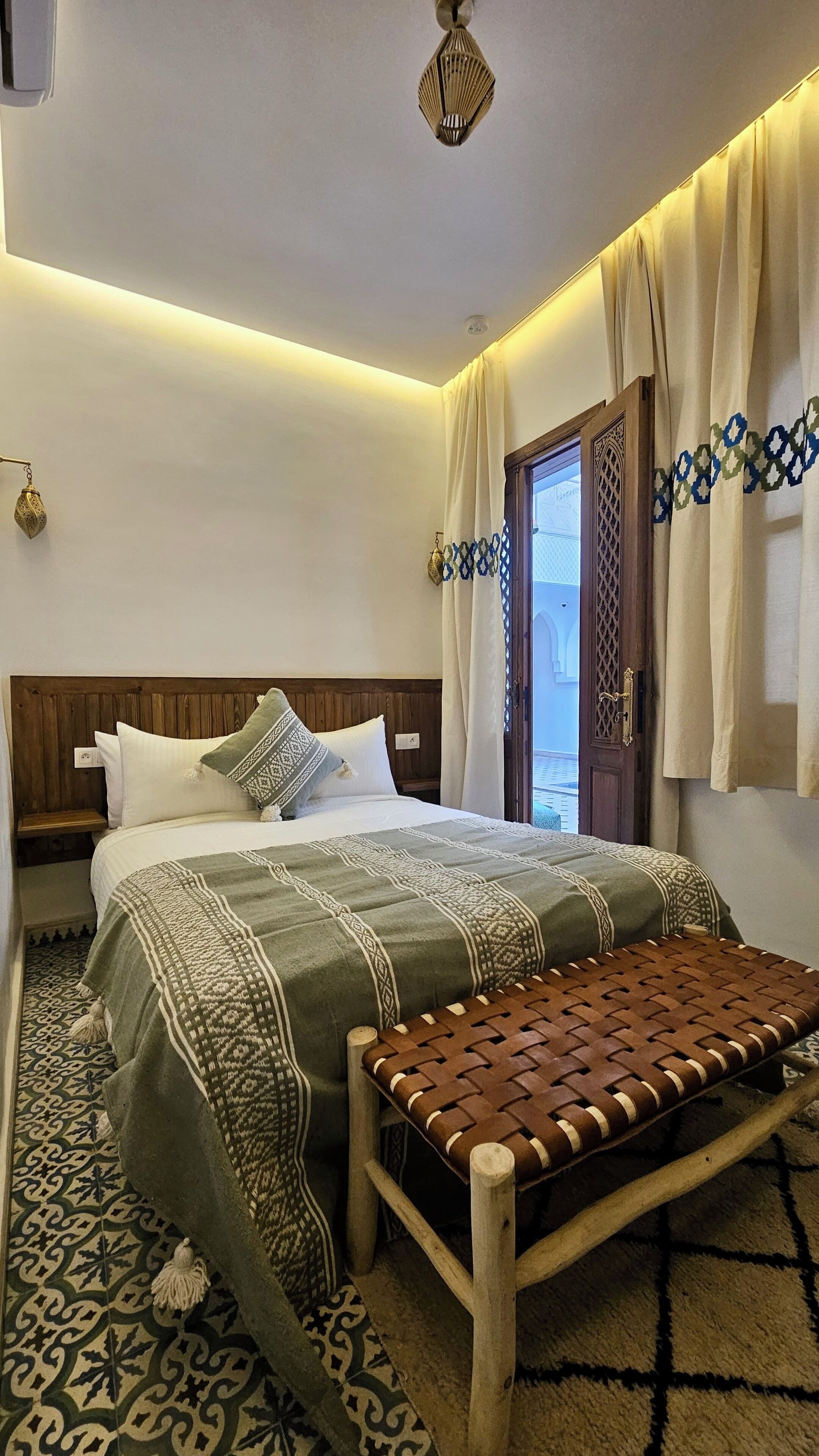 Classic Double Room | Desk, laptop workspace, blackout drapes, iron/ironing board