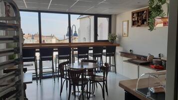 Colazione self-service inclusa, servita tutte le mattine