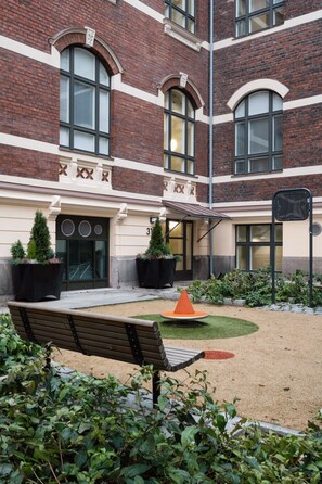 المنطقة المحيطة بالمنشأة