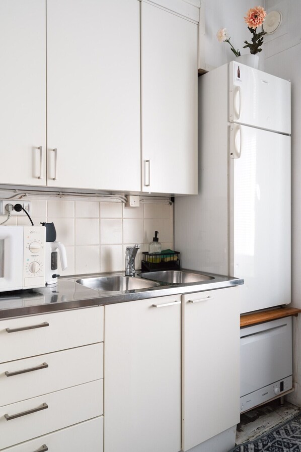 Private kitchen - Modern 1BR Apartment in Centre of Helsinki (Helsinki)