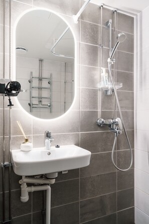 Hair dryer, towels - 1BR Demure Design & Urban Living in Kamppi (Helsinki)