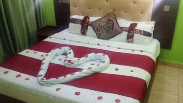 Desk, laptop workspace, free WiFi