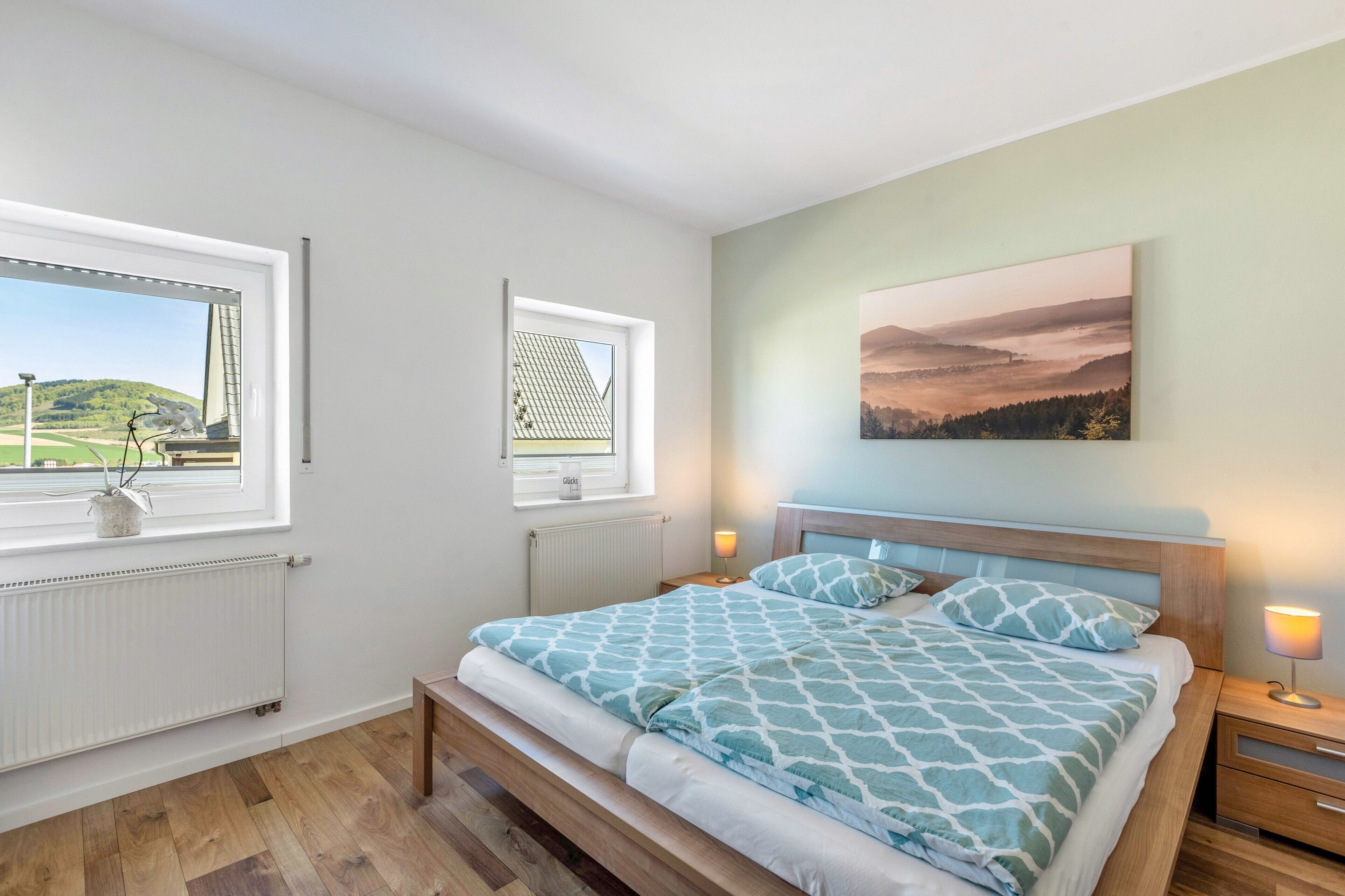 Tabla de planchar con plancha, wifi, ropa de cama