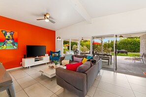 Smart TV, mesa de pingue-pongue