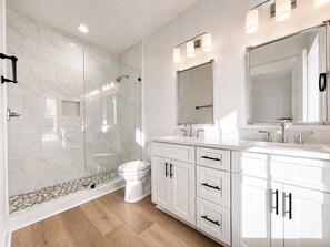 Bathroom - 5 Bedroom, Private Pool, Elevator - New Construction - Why Knot (Surfside Beach)