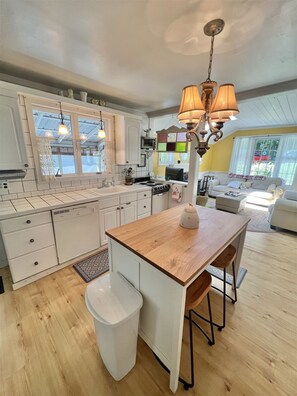 Interior - 2 BEDROOM 1 BATH.  SHORT WALK TO A LARGE SANDY BEACH. (Sebago)