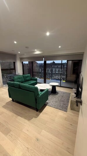 Apartment, 2 Bedrooms | Ruang tamu