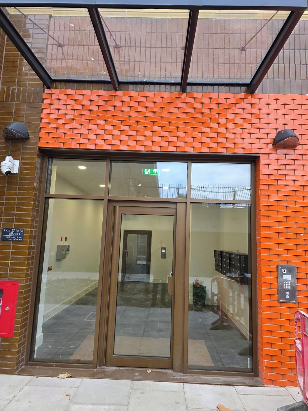 施設の正面