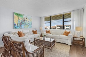 Interior - Beachfront Luxury Gulf Views Bikes Sanibel (Sanibel)