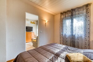 Strykjärn/strykbräda, wi-fi och sängkläder