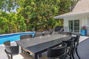 Outdoor dining - Abalone Alley 04 - Easy Breezy - Private Pool (Isle Of Palms)