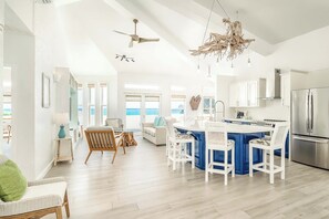 Suite, 3 habitaciones, balcón, vista al océano | Cocina privada