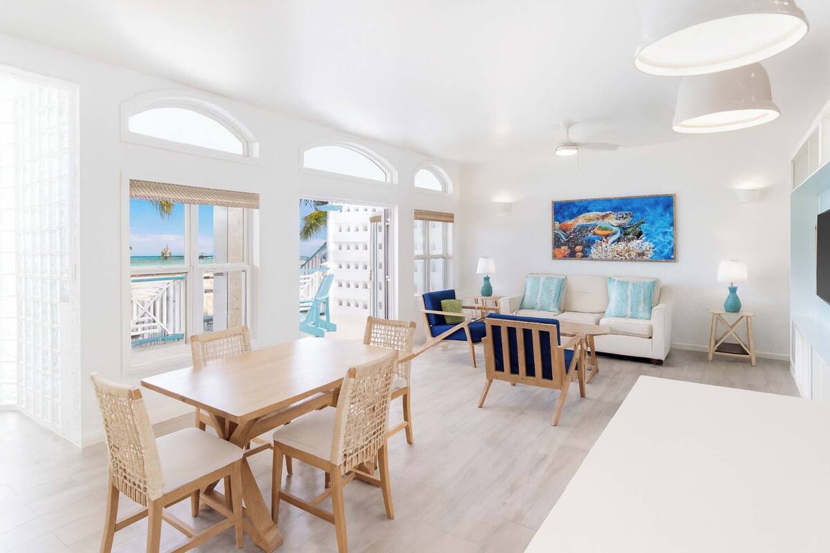 Suite, 1 habitación, balcón, vista al océano | Área de sala de estar