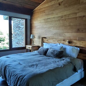 Strykejern/-brett, internettilgang og sengetøy