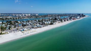 House, Multiple Beds (Curvy Coco) | Beach