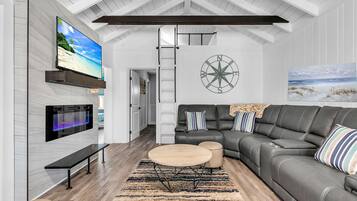 House, Multiple Beds (Curvy Coco) | Living area