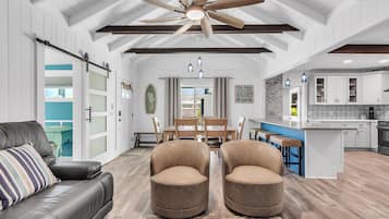 House, Multiple Beds (Curvy Coco) | Living area