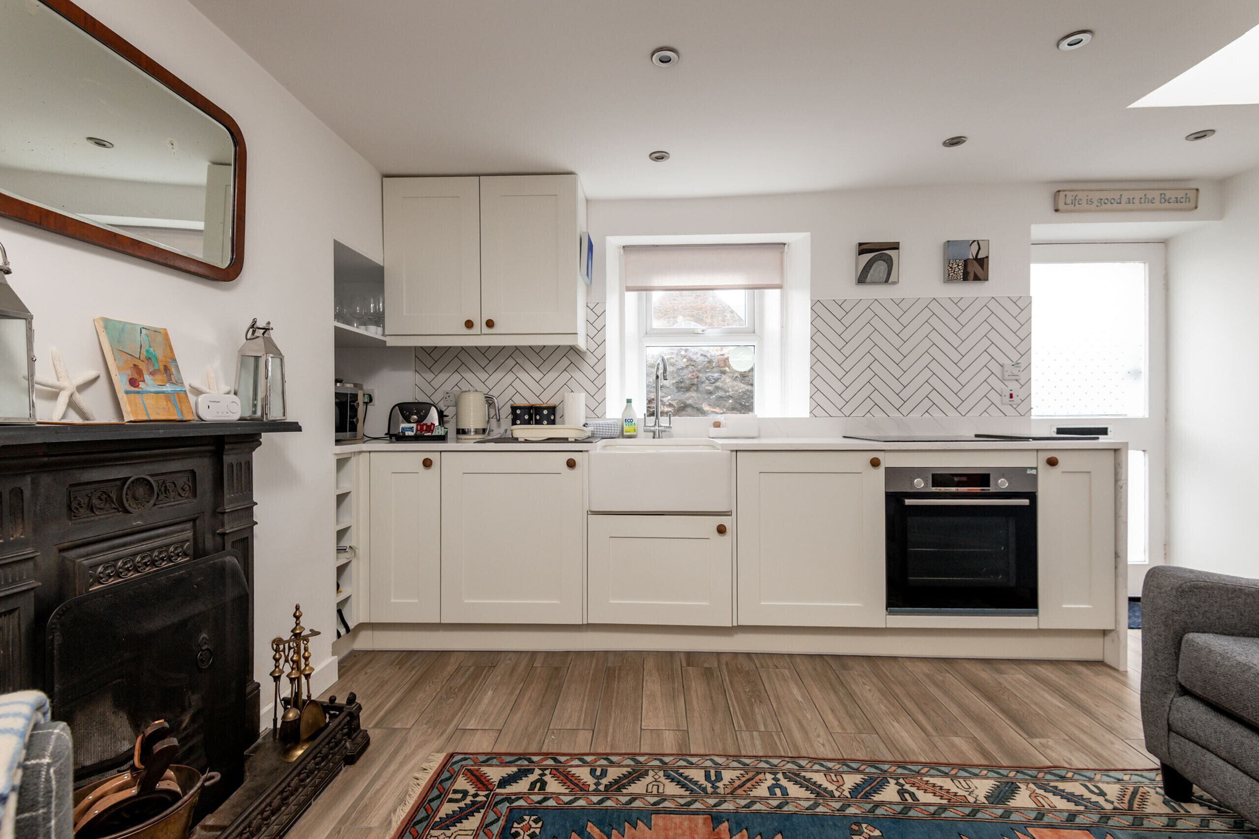 Fridge, microwave, oven, coffee/tea maker