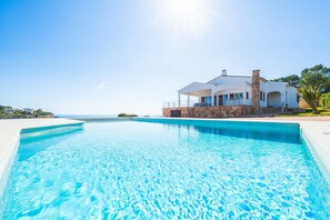 Pool - Country House 'Can Ferrando' with Sea Views, Wi-Fi, and Air Conditioning (Cala Santanyi - Santanyi)