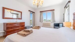 Room - Country House 'Can Ferrando' with Sea Views, Wi-Fi and Air Conditioning (Cala Santanyi - Santanyi)