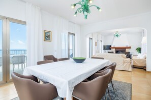 Dining - Country House 'Can Ferrando' with Sea Views, Wi-Fi, and Air Conditioning (Cala Santanyi - Santanyi)