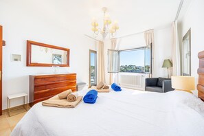 Ferros/tábuas de passar roupa, Wi-Fi, roupa de cama