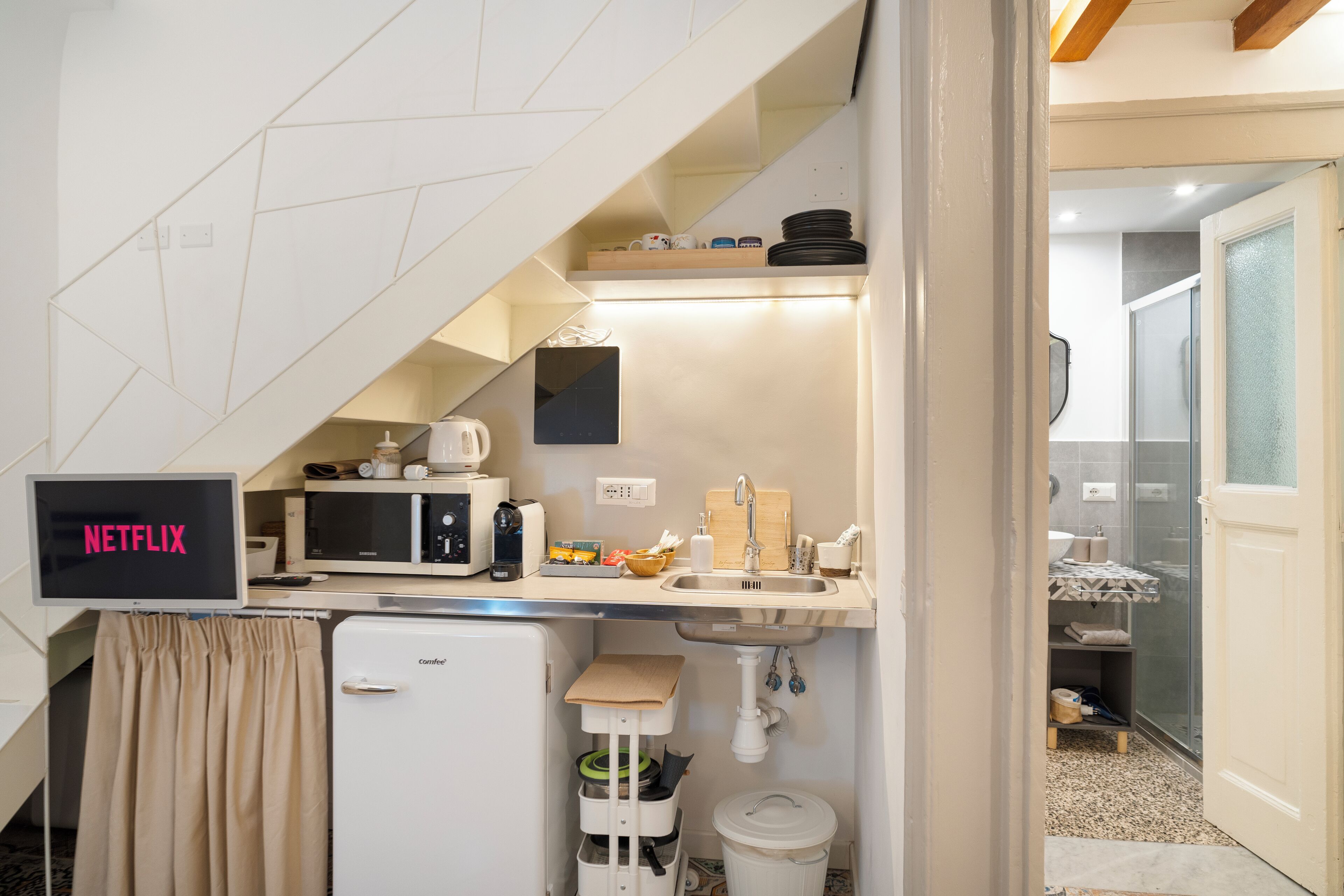 Fridge, microwave, stovetop, coffee/tea maker