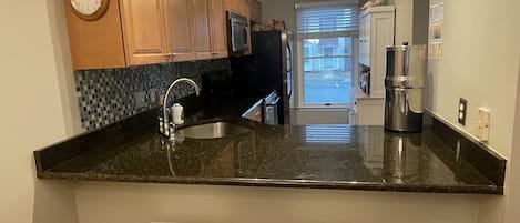 Microondas, horno, placa de cocina, lavavajillas