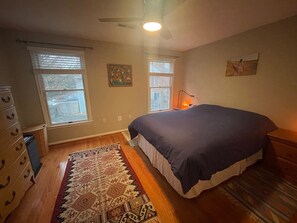 Iron/ironing board, internet, bed sheets