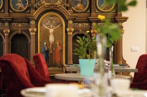 تفاصيل الفندق من الداخل