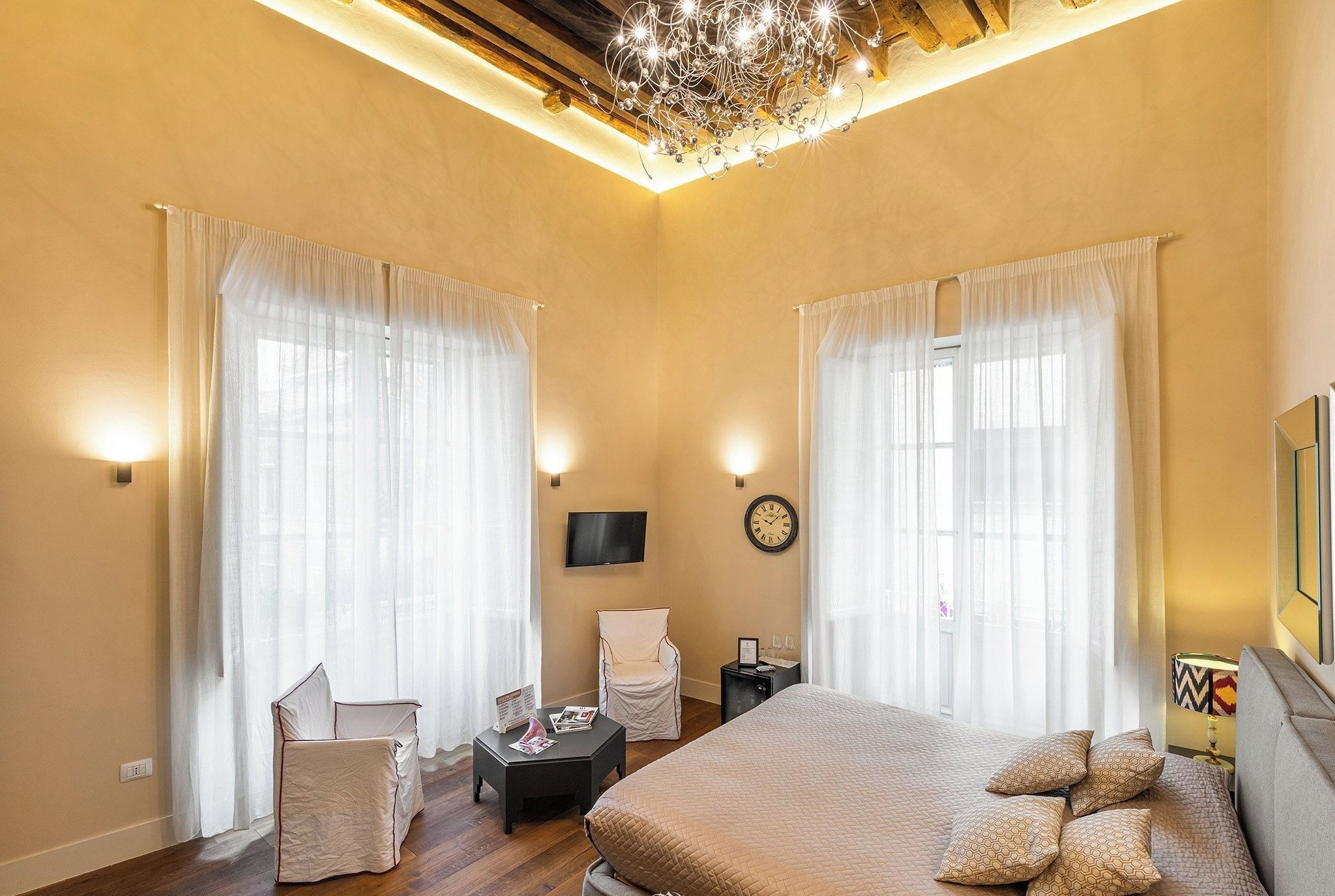 Suite de luxe | Escriptori, wifi gratuïta i roba de llit 