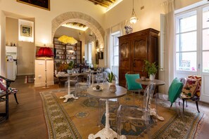 Colazione a buffet inclusa, servita tutte le mattine