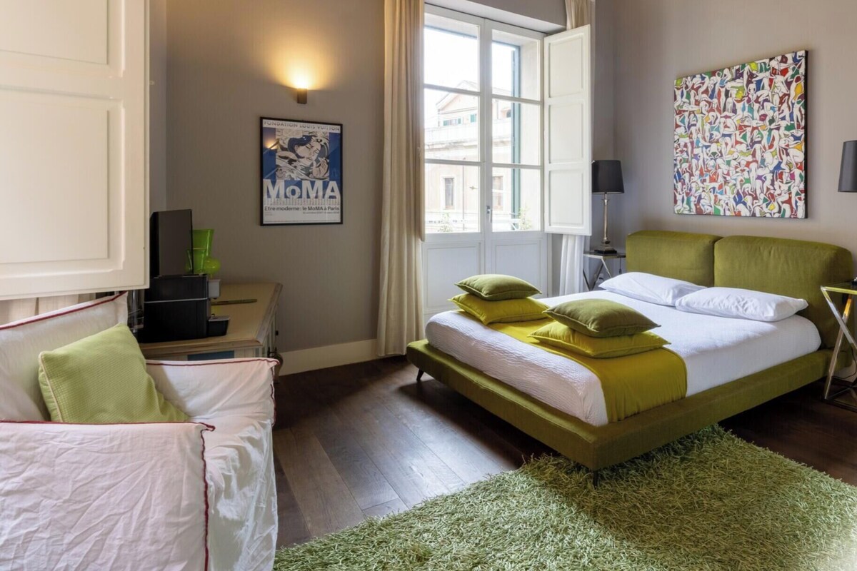 Desk, WiFi (free), bed sheets