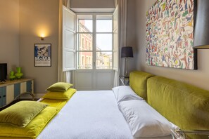 Desk, free WiFi, bed sheets - Hotiday Cagliari Porto (Cagliari)