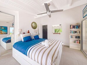 3 bedrooms, in-room safe, desk, iron/ironing board - Villa La Note Bleue – Pool, Garden & Sea View (Cul-de-Sac)
