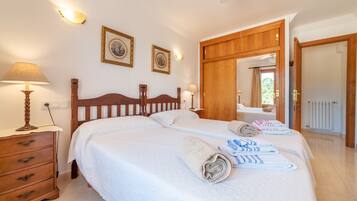 Schreibtisch, Bügeleisen/Bügelbrett, WLAN, Bettwäsche