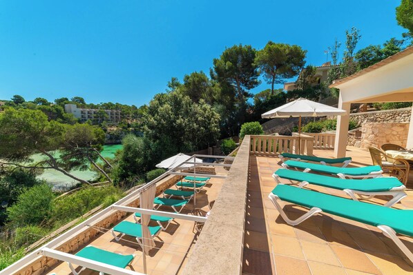 تناول الطعام بالخارج