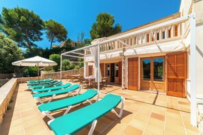 تناول الطعام بالخارج