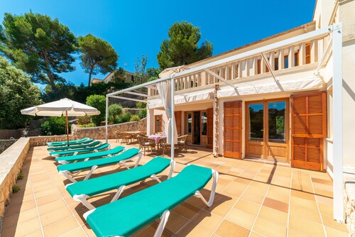 Holiday Home 'Sa Trona' with Sea Views, Private Terrace and Wi-Fi