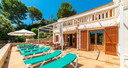 Holiday Home 'Sa Trona' with Sea Views, Private Terrace and Wi-Fi