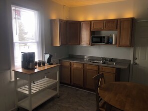 Private kitchen - Historic West Utica Bungalow. Close to Utica University, Wynn Hospital & Nexus (Utica)