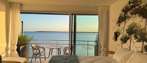 Schreibtisch, Reisekinderbett, kostenloses WLAN, Bettwäsche