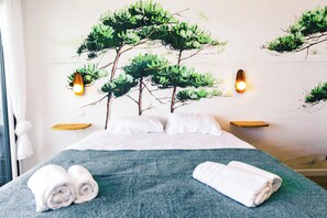 Schreibtisch, Reisekinderbett, kostenloses WLAN, Bettwäsche