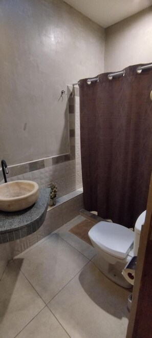 Room, 1 Bedroom, Smoking, Patio | Bathroom