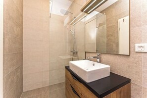 Shower, hair dryer, towels, soap - Villa Cissa (Stara Novalja)