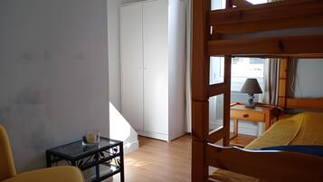 Iron/ironing board, WiFi